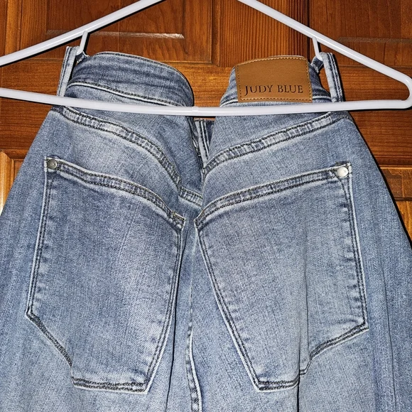 Judy Blue Light Blue Cropped Jeans - Picture 5 of 12